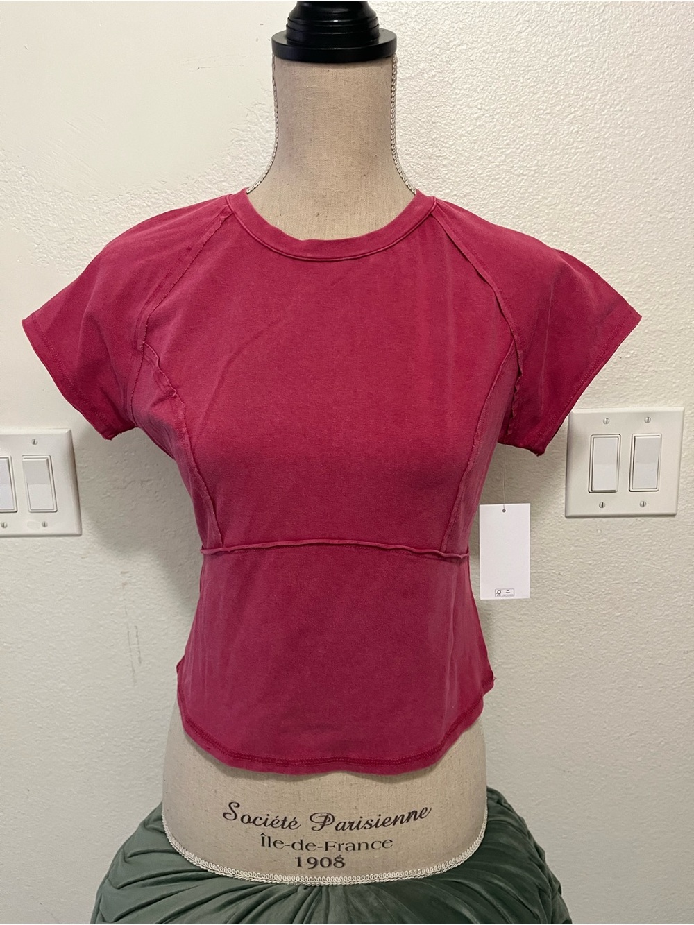 Jessica Simpson Short Sleeve Crewneck Top in Wine
